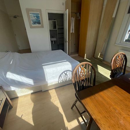 Room With Private Bathroom And Shared Kitchen London Eksteriør bilde