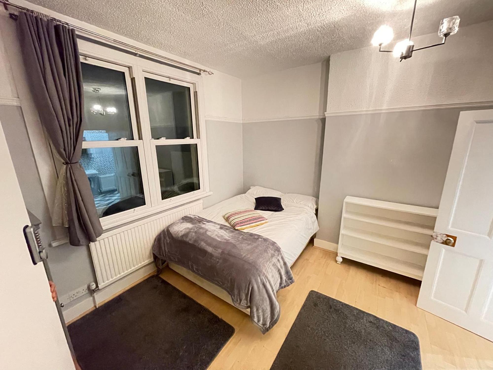Room With Private Bathroom And Shared Kitchen London Eksteriør bilde