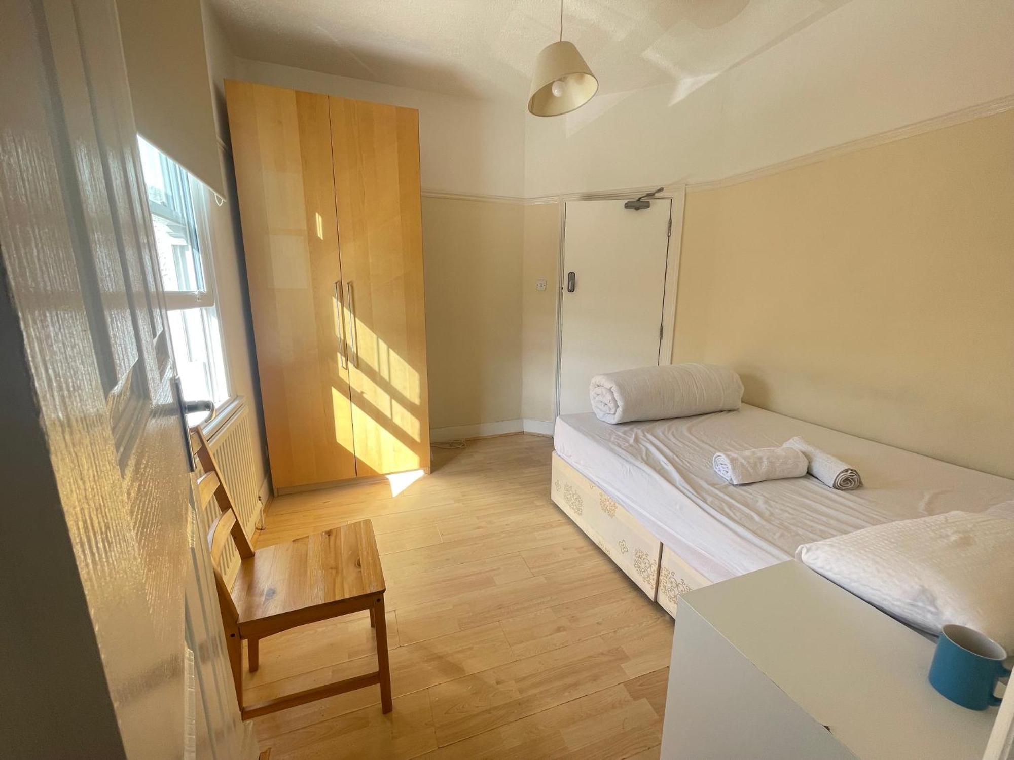 Room With Private Bathroom And Shared Kitchen London Eksteriør bilde