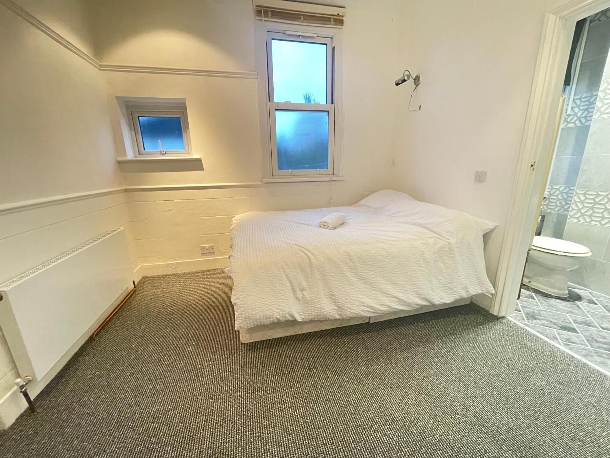 Room With Private Bathroom And Shared Kitchen London Eksteriør bilde