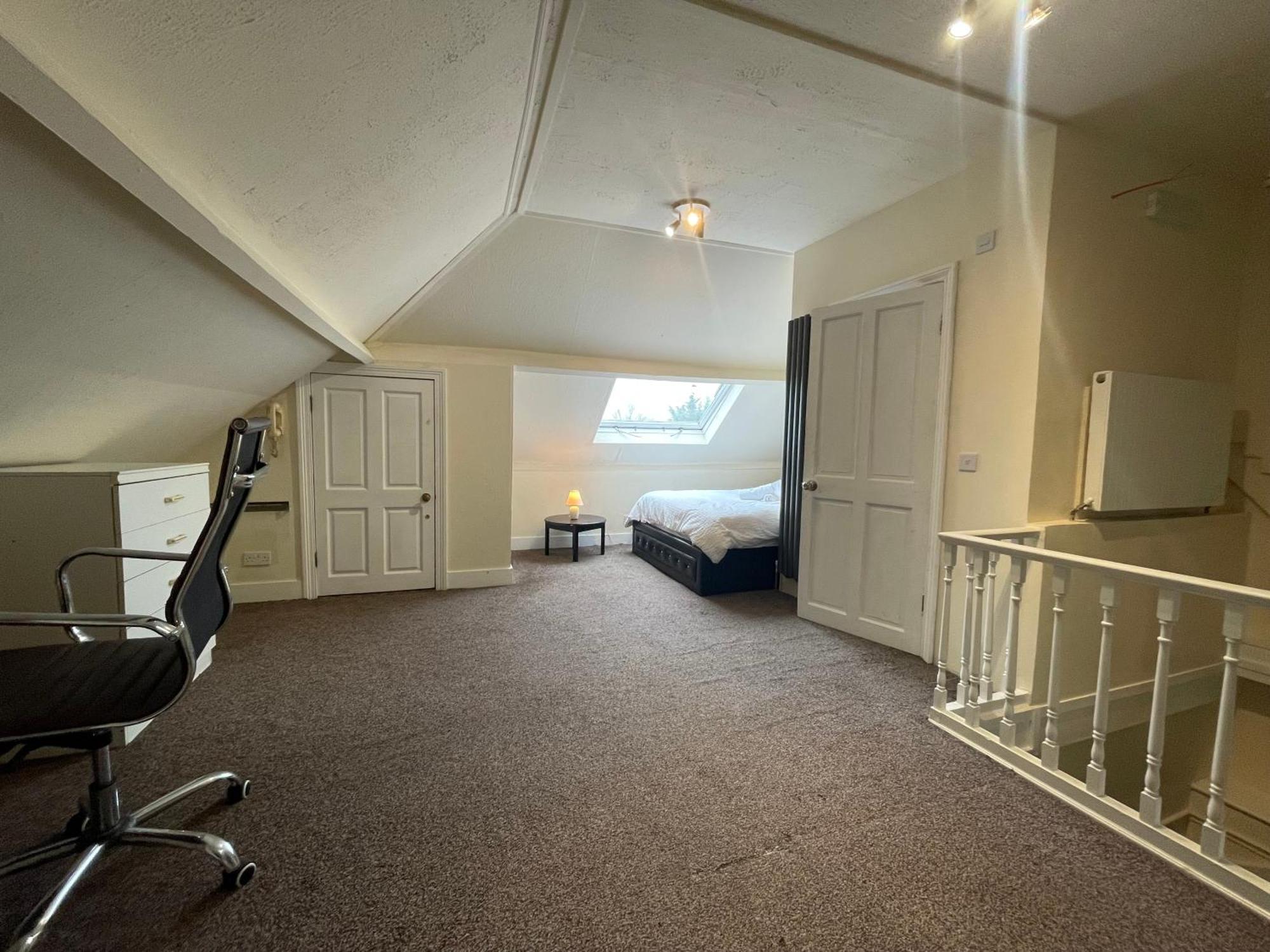 Room With Private Bathroom And Shared Kitchen London Eksteriør bilde