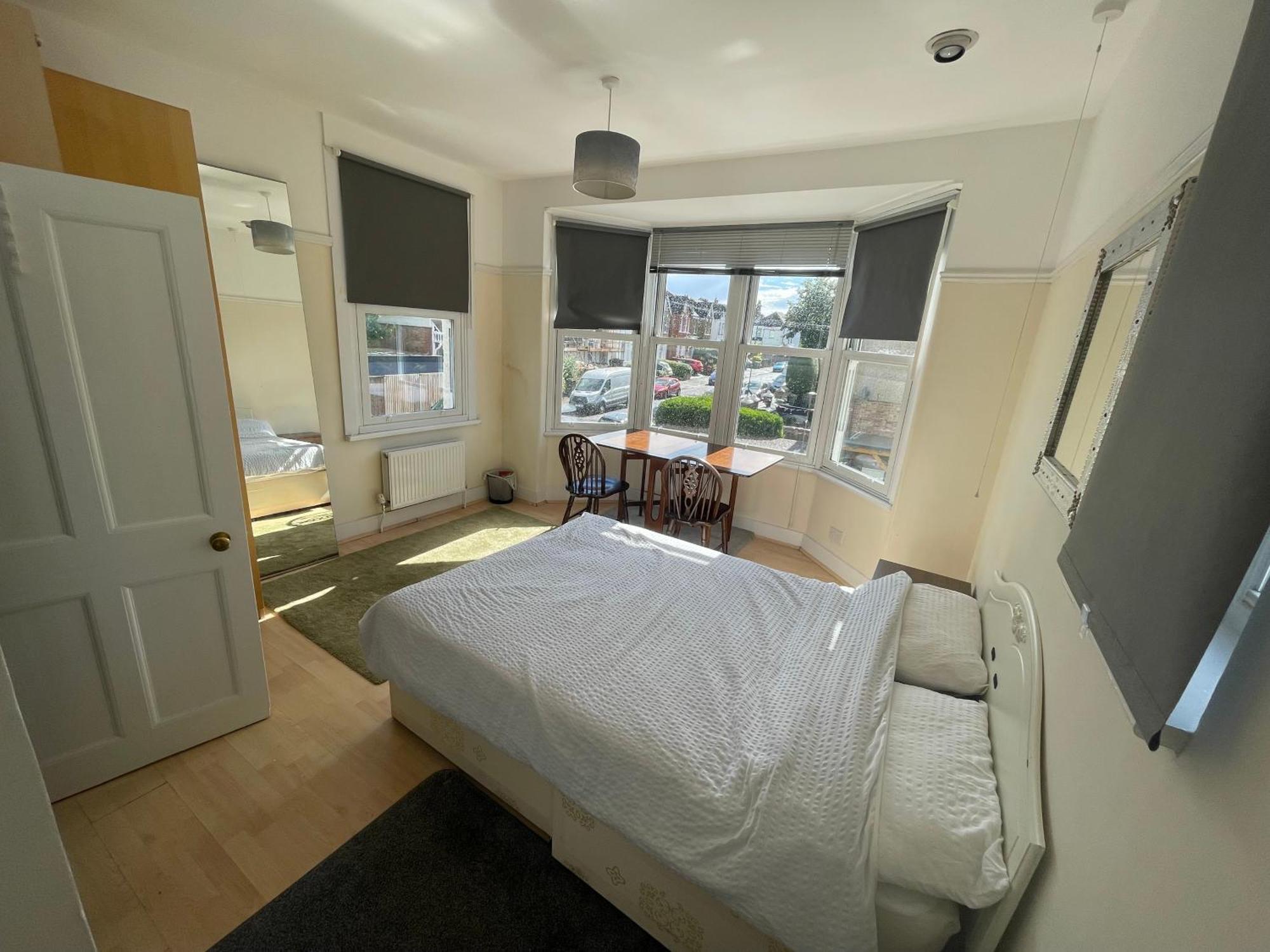 Room With Private Bathroom And Shared Kitchen London Eksteriør bilde